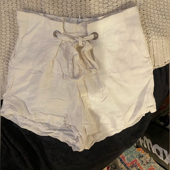 High waisted white linen shorts - Picture 1 of 2